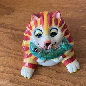 Bella Casa by Ganz cat with a fish bank excellent condition